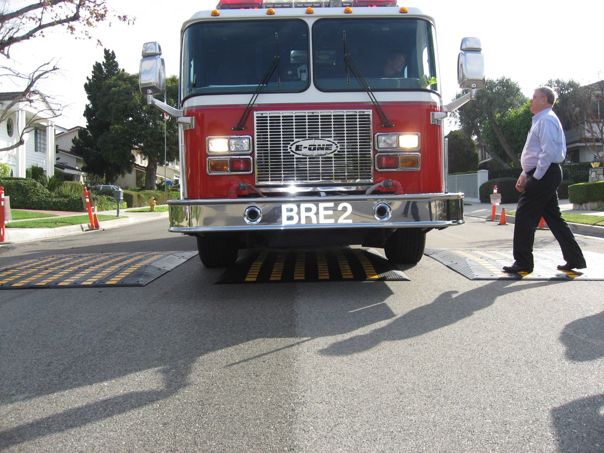 trafficlogix's tweet image. When you want speed humps but your fire department doesn&apos;t...... ow.ly/M38V30eBc0Z #splitdesign #slowandspeed #trafficcalming