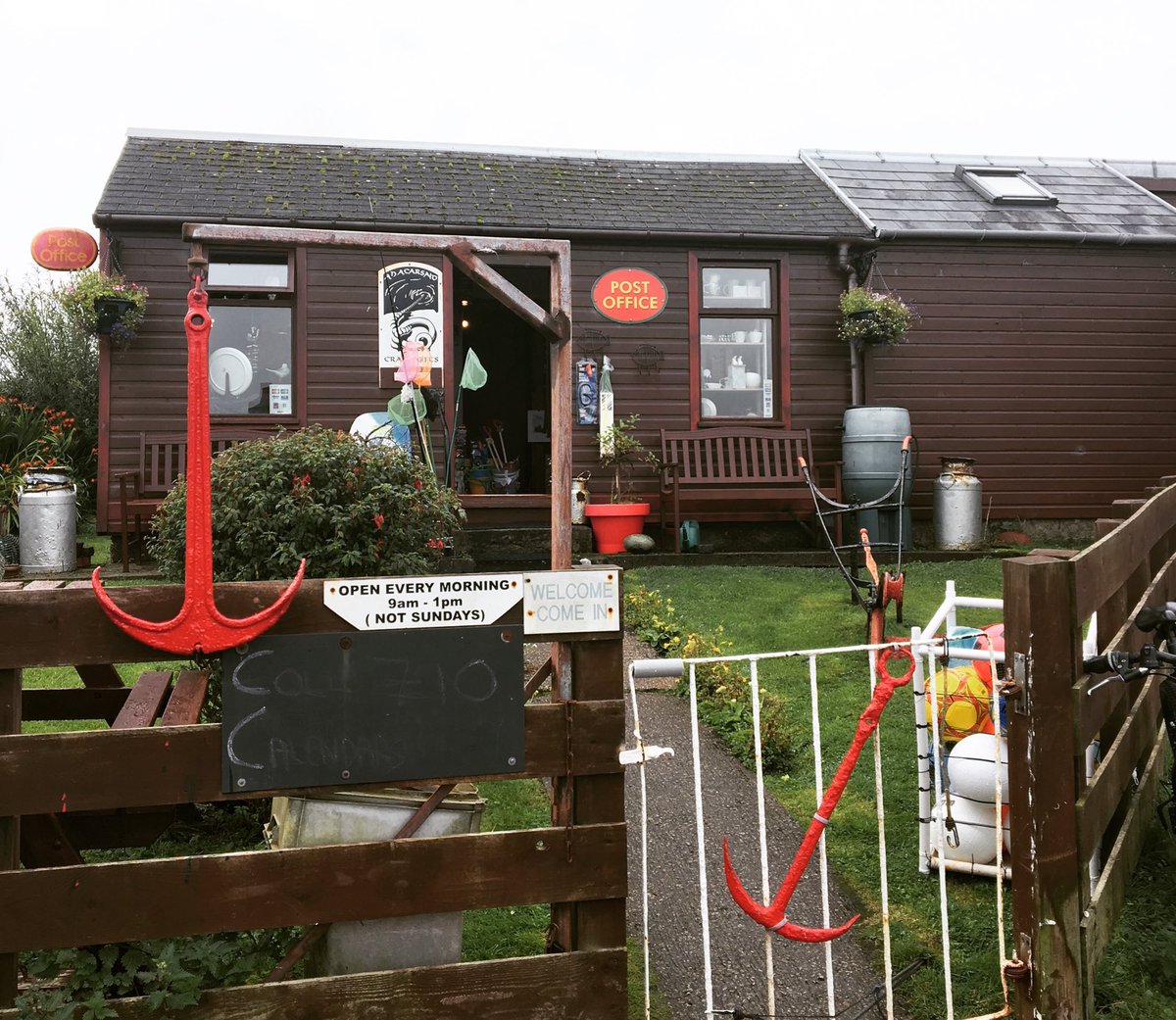 RedrouteT's tweet photo. How cute is this PO? #charmingtuesday #postoffice #IslandLife #isleofcoll #Scotland https://t.co/QjXMSWSaAp