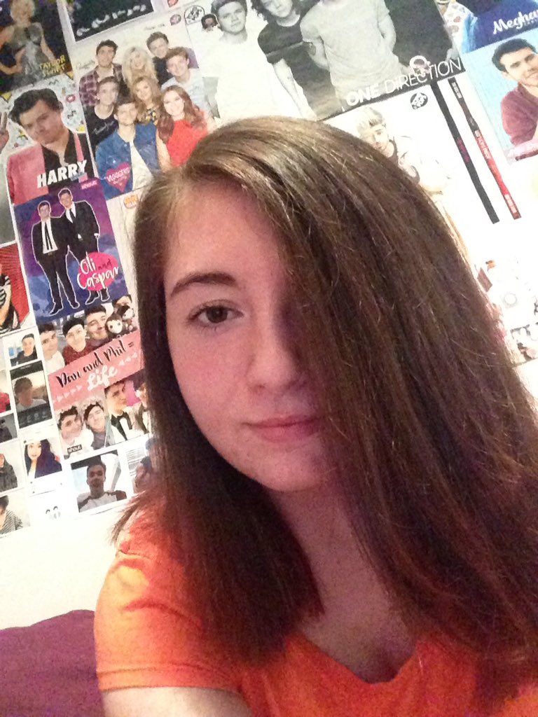 Bethany040102's tweet photo. Wellll bye most of my hair!! I'm donating it to the little princess trust!! https://t.co/SFltILcUNC