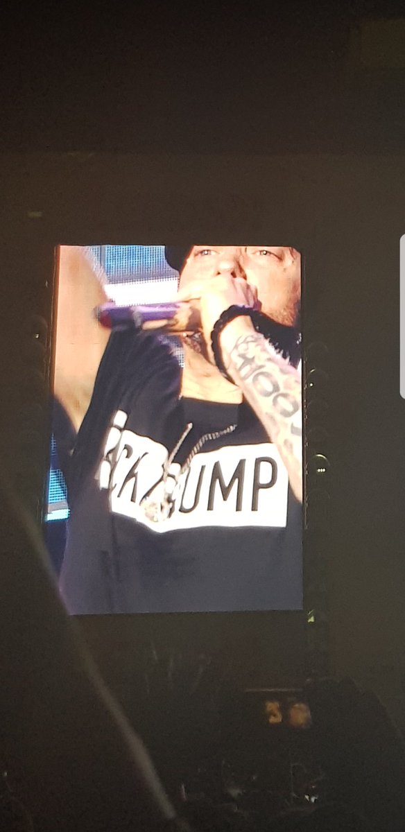 R99CHP84's tweet photo. @Eminem @LeedsFestival17 ❤ https://t.co/2NizHg5g2w