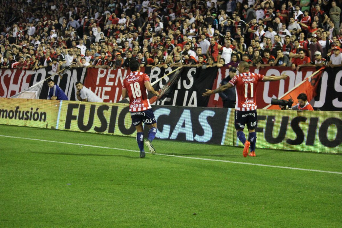 DiegoZabala18's tweet photo. Muchas gracias a todos por los mensajes! Feliz por la entrega del equipo y contento por debutar con esta camiseta 🔴⚪ https://t.co/HBKx2rP7K3