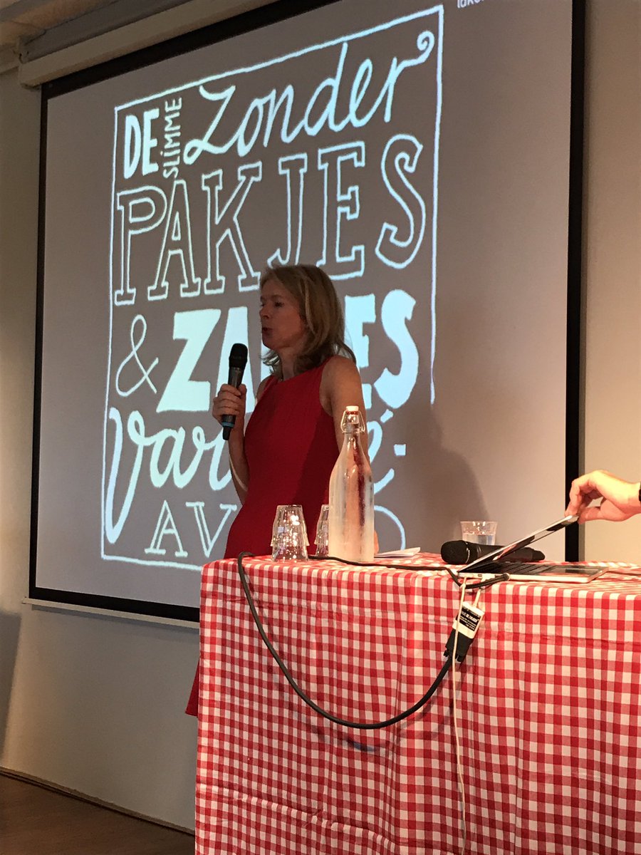 Dwarsliggert's tweet photo. Slim zonder pakjes & zakjes, het nieuwe boek van Karin Luiten op een variété avond feestelijk gepresenteerd @NWADAM @Kokenmetkarin #slimzpz https://t.co/ulAlw2qW6S