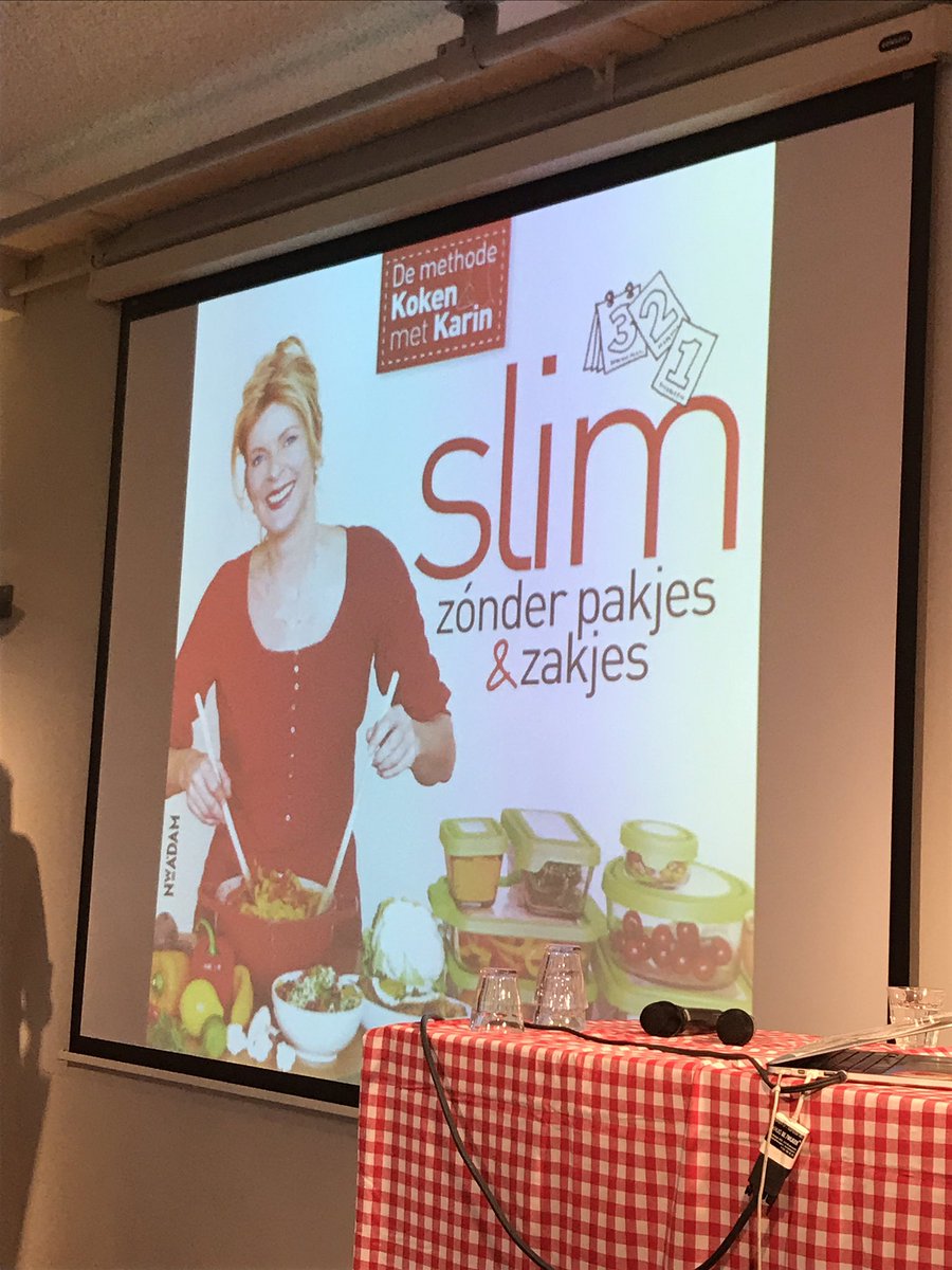 Dwarsliggert's tweet photo. Slim zonder pakjes & zakjes, het nieuwe boek van Karin Luiten op een variété avond feestelijk gepresenteerd @NWADAM @Kokenmetkarin #slimzpz https://t.co/ulAlw2qW6S