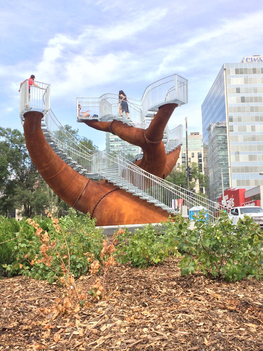 P_Sabourin's tweet photo. Dernier droit pr chantier Bonaventure avec installation de l'oeuvre les "dendrites". Pas fou ce titre pr entrée de ville intelligente! https://t.co/mF2fFS6o76
