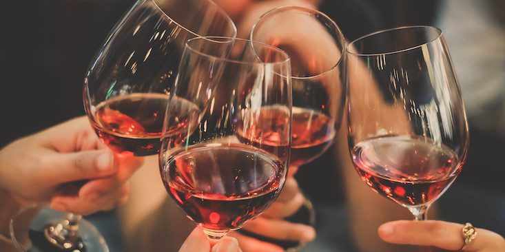 New Study Says Drinking Wine Can Make You More Creative, So Cheers To That viralbullets.com/food-and-drink…