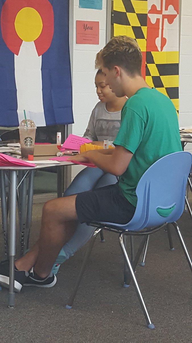 misscarpenter8's tweet photo. @StCharles_sga and @stcharlesnhs continue to work hard to help @StCharlesHS  teachers get ready for next week. #btsccps17 https://t.co/2TLlMmH8FN