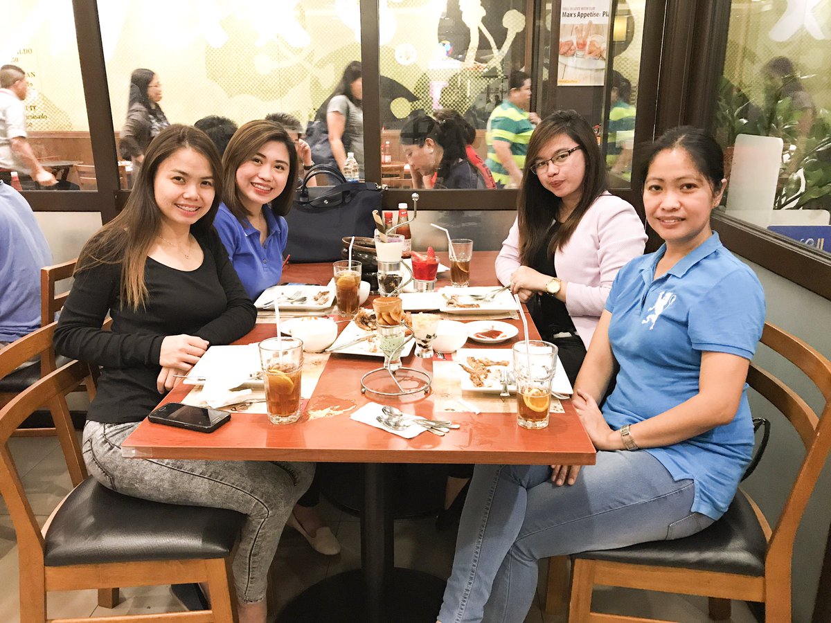 Mochichimchim15's tweet photo. Dinner with le officemates. 🐷🐽 

#Colluegues💓#GSMSgirls#DXBLIfe🇦🇪#Ofwlife🇦🇪#homeawayfromhome🏡#ThankyouJesus🙏#missingph🇵🇭💓 https://t.co/C6kln1Tdu3