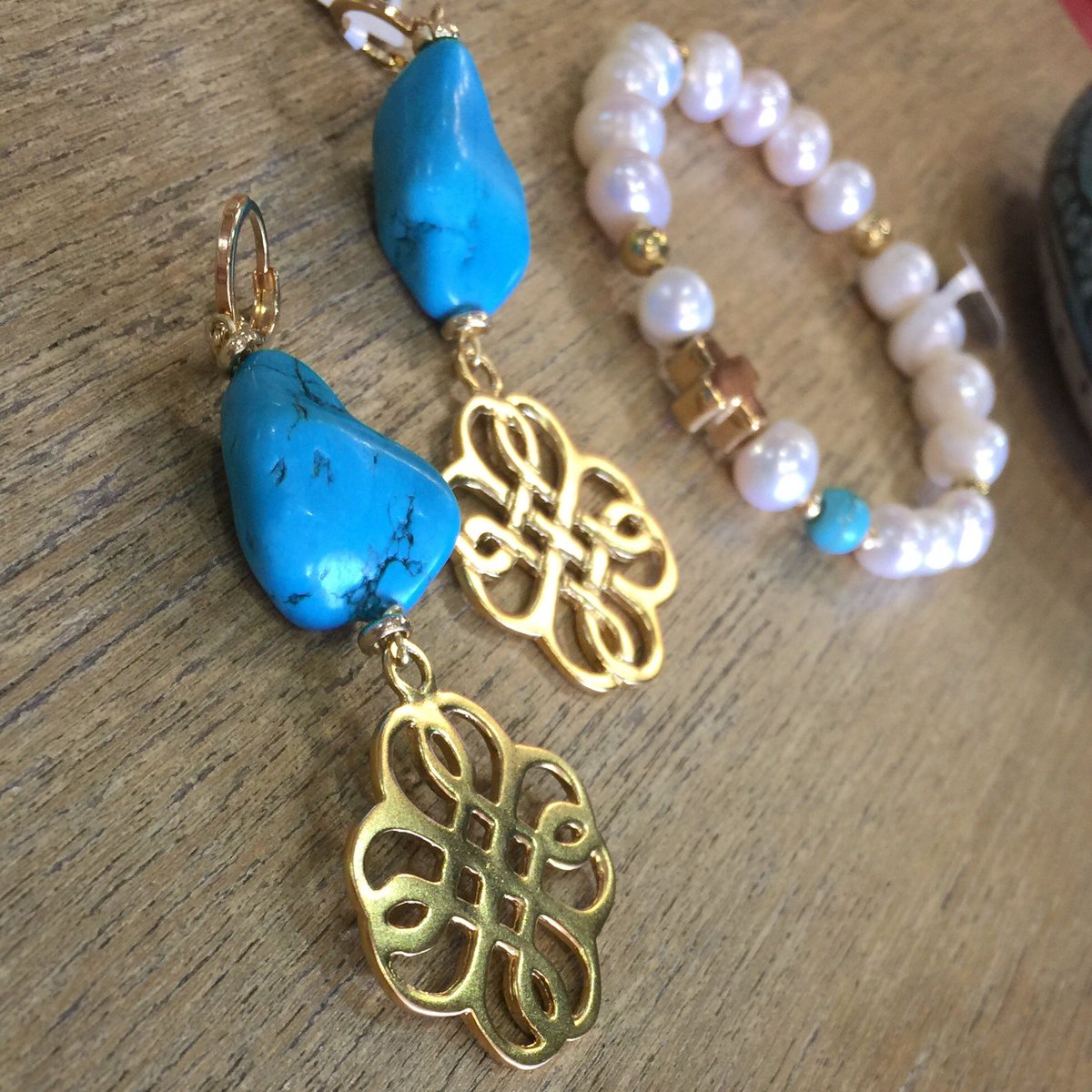 AccesoriosRA's tweet photo. Turquoise recharges energy, heels emotions &amp; gives balance #RebecaAriasAccesorios #shopRA #turquoise 💁🏼🛍💕 https://t.co/LPoJszqkw4