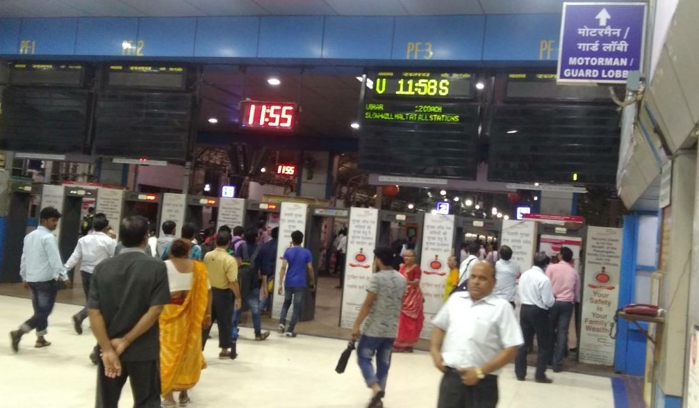 WesternRly's tweet photo. CCG-Virar local left Churchgate at 23.58 hrs. Evacuation of all stranded passengers at stns will be the top priority @RailMinIndia @drmbct https://t.co/ZufvGoJwSI