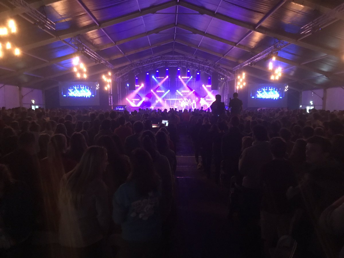 And we are off!!! UCCF Forum 2017 with 1000+ CU students. Please pray. #FORUM17