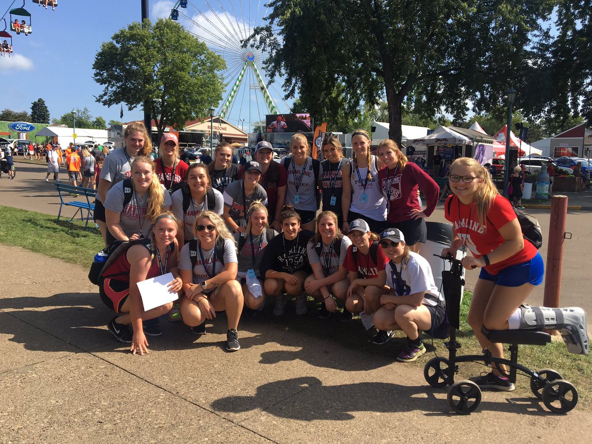 HamlineWHockey's tweet photo. At the @mnstatefair today picking up yo' trash! #fundraiser #grittywork #teambonding https://t.co/4n7JhZJrun