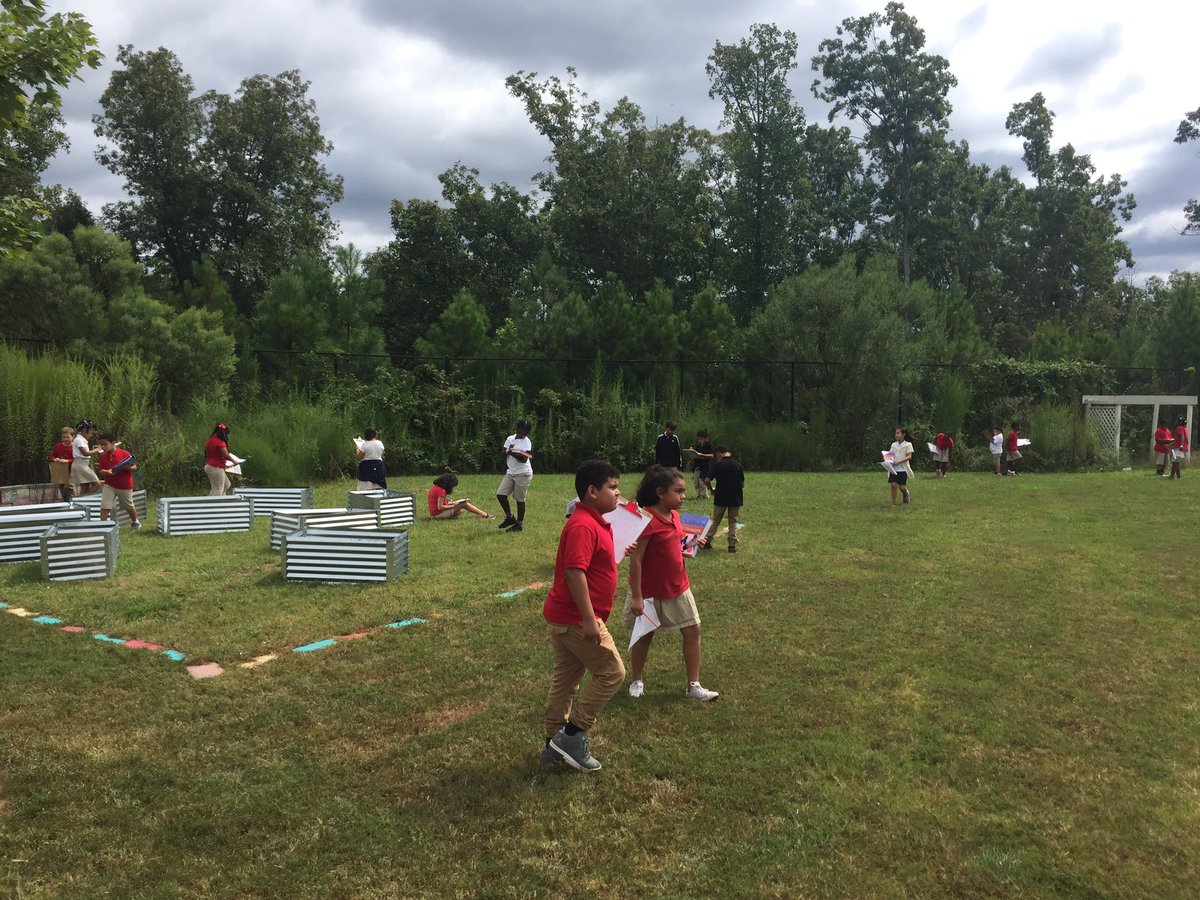 isonsprings3rd's tweet photo. We had some fun today looking for animals in their natural habitats! Nos divertimos hoy buscando animales en sus hábitats naturales! https://t.co/BYoNUcKW7T