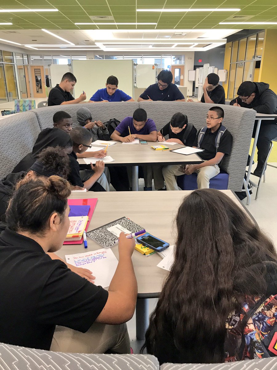 KrysiaStephens's tweet photo. @newtechmiddle Our students are doing what they can and writing letters to those affected by #HurricaneHarvey #GladiatorStrong https://t.co/mtd9XWJgKm