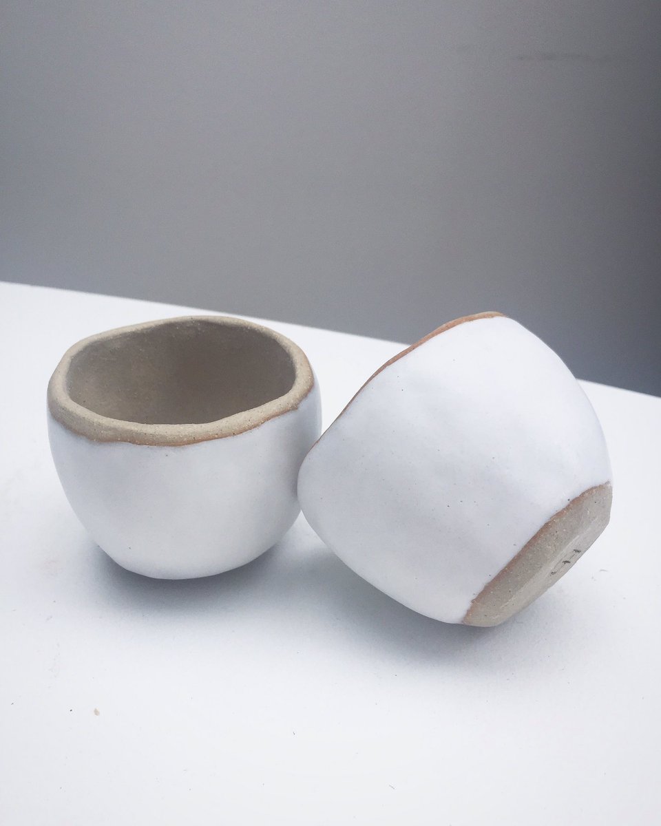 OtisindigO's tweet photo. Frost white #stoneware #ceramic #pinchpots for salt. Pepper. Or whatever. #HandmadeHour https://t.co/DOIjxI29lU