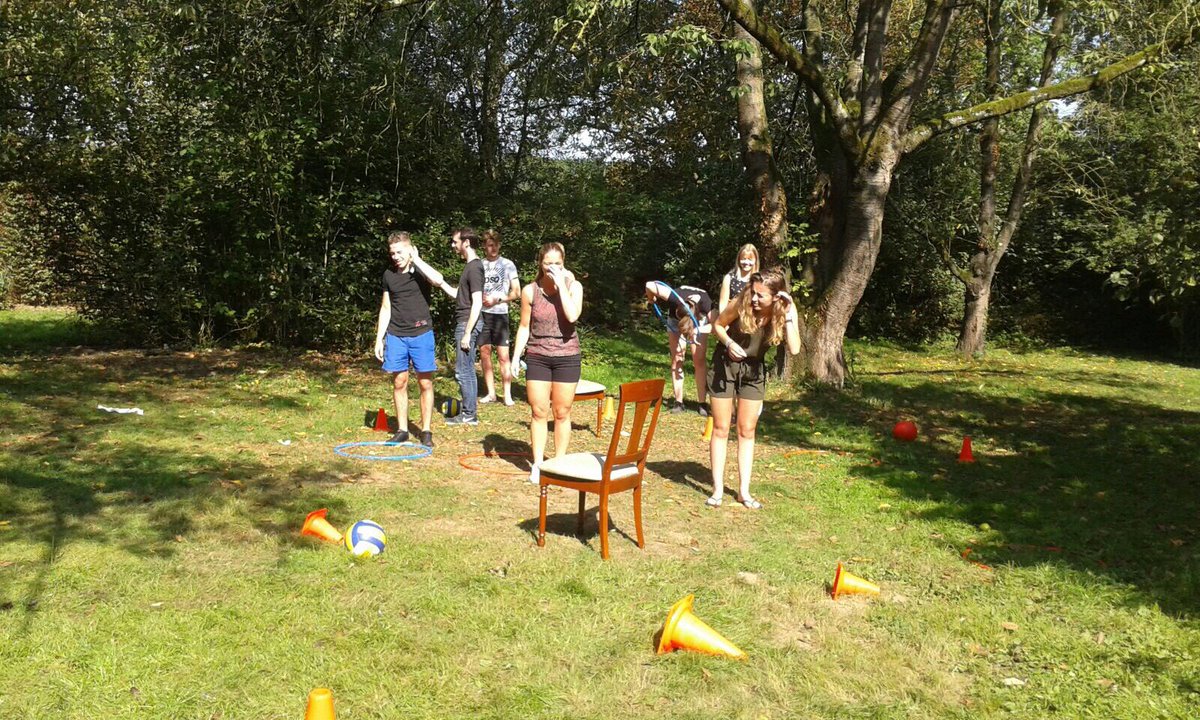 Marieke_CTO_PMT's tweet photo. Nieuwe PMT studenten en de tweede jaars (mentoren) tijdens leuke workshops in een heerlijk zonnetje op de Intro! #HANnl #Incitare #CTO_PMT https://t.co/SlpTGmlGHW