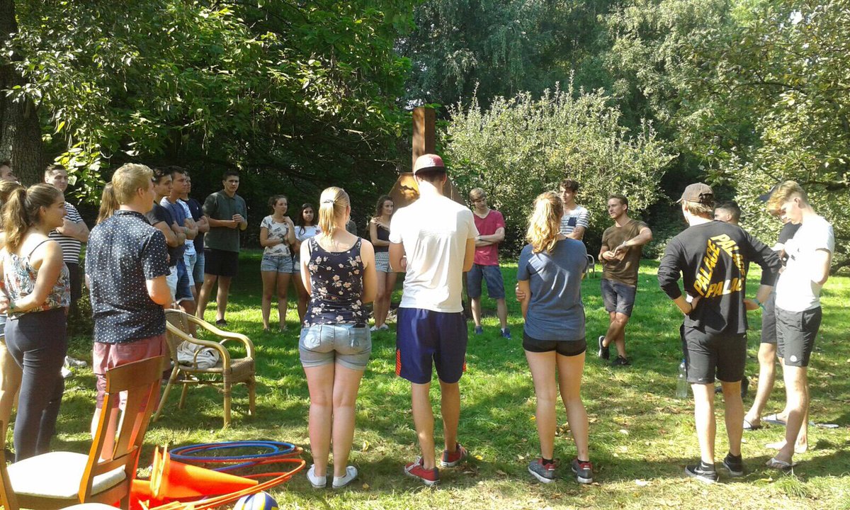 Marieke_CTO_PMT's tweet photo. Nieuwe PMT studenten en de tweede jaars (mentoren) tijdens leuke workshops in een heerlijk zonnetje op de Intro! #HANnl #Incitare #CTO_PMT https://t.co/SlpTGmlGHW