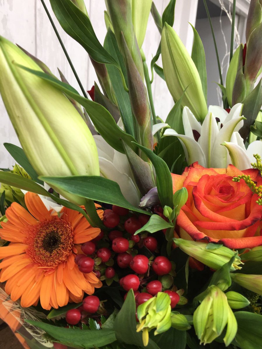 love_blooms's tweet photo. #loveblooms #florist #Dover
Bouquet of the day ❤️lovin' the sun https://t.co/yzbO6QhVbT
