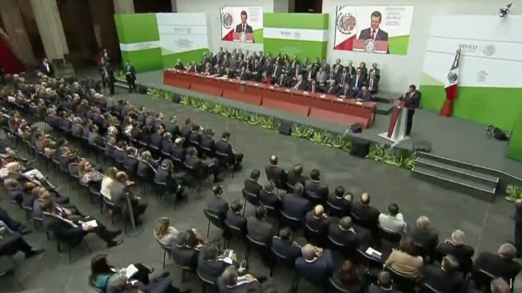 PresidenciaMX's tweet photo. El Presidente @EPN destaca la creación de la Bolsa Institucional de Valores, cuya concesión, fue entregada el día de hoy. https://t.co/x0fWpoO6rr