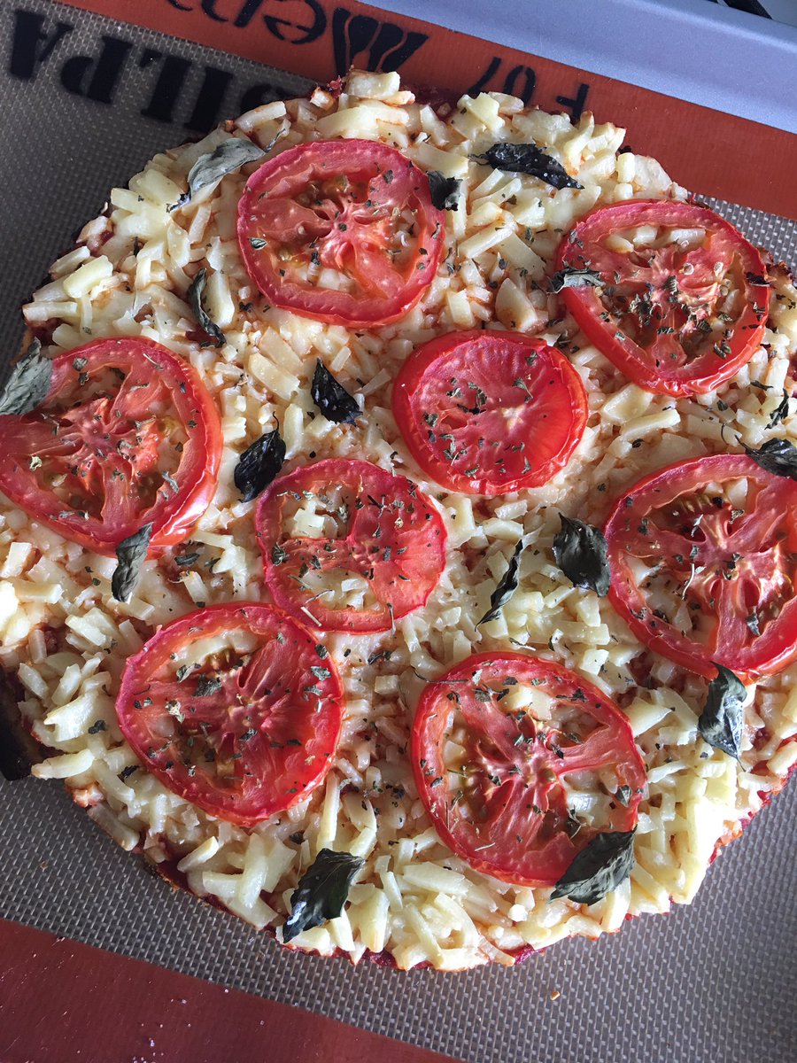 Lucia_ChefMx's tweet photo. Pizza margarita de coliflor deliii 👏🏻👏🏻👏🏻 #amoconinar #comidahealthy #healtyfood #healthy #pizza #coliflower https://t.co/Pzlu6qa7SI