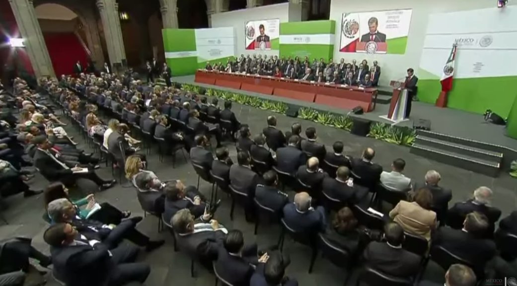 PresidenciaMX's tweet photo. "La solución a los retos del exterior debe surgir del interior. En la unidad nacional, está la posibilidad de alcanzar mayores éxitos", @EPN https://t.co/41dLQS7YH8
