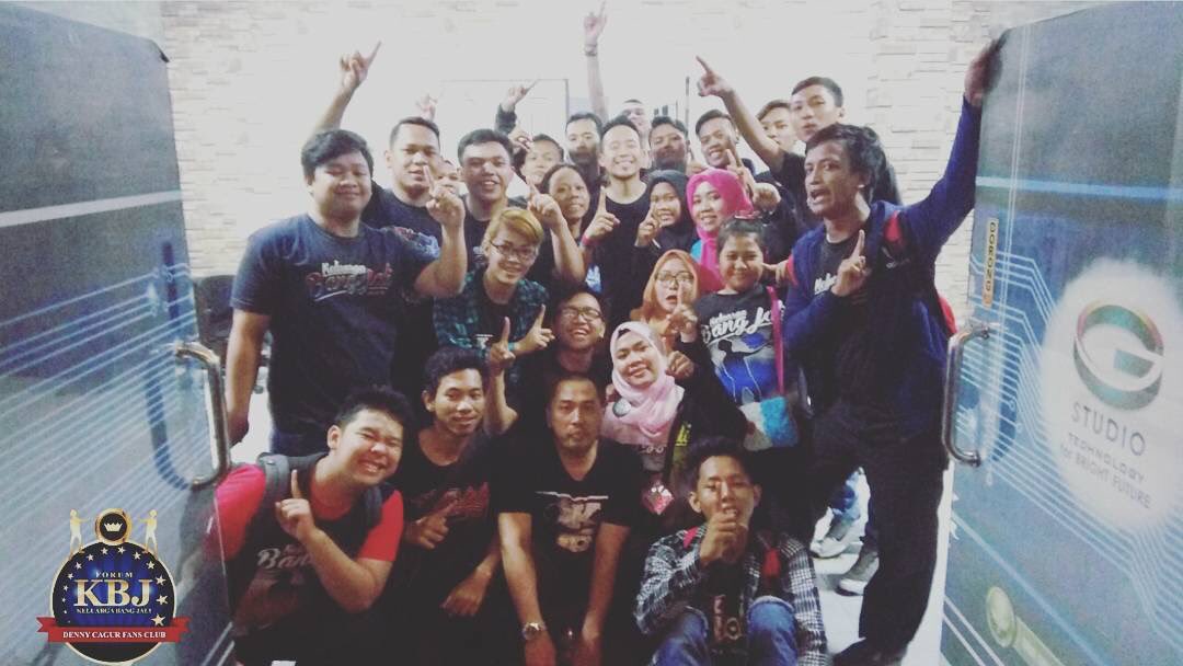 NormanSafii5's tweet photo. Sisa kemaren upload lagi apalagi kang @DennyCagur pas di ovj bisa umrahin orang iyaa lewat first travel ketawa ngakak 😂😂😂😂 https://t.co/EHXFVE19Bk