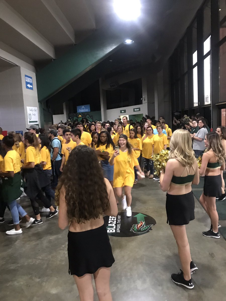 UABNews's tweet photo. It's #FirstYearConvocation time! 💚💛 https://t.co/k8FX1Ys8b0