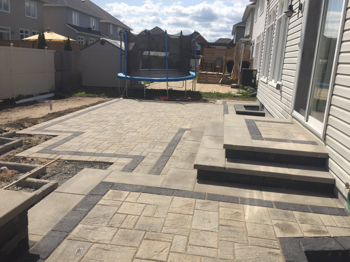 RM_Landscape's tweet photo. Using Brandon wall with Raffinato caps looks great @techobloc @paverpete1 #techopros #whyihardscape https://t.co/fjdlSbSbCZ