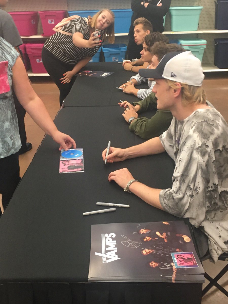 umusic's tweet photo. And that's a wrap on @TheVampsband signing event in Walmart Oshawa South! Thank you lads for spending time with all your fans 💕💙 #TheVamps https://t.co/bSKE9lEgyC