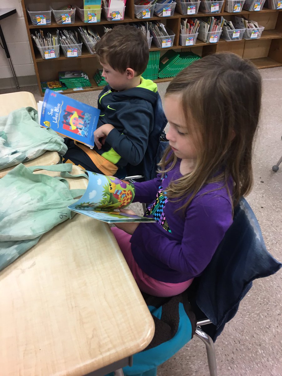 madelineg1115's tweet photo. Students in room 7 practice taking a picture walk before reading a book. @RBElementary https://t.co/n7kdrBNUZN