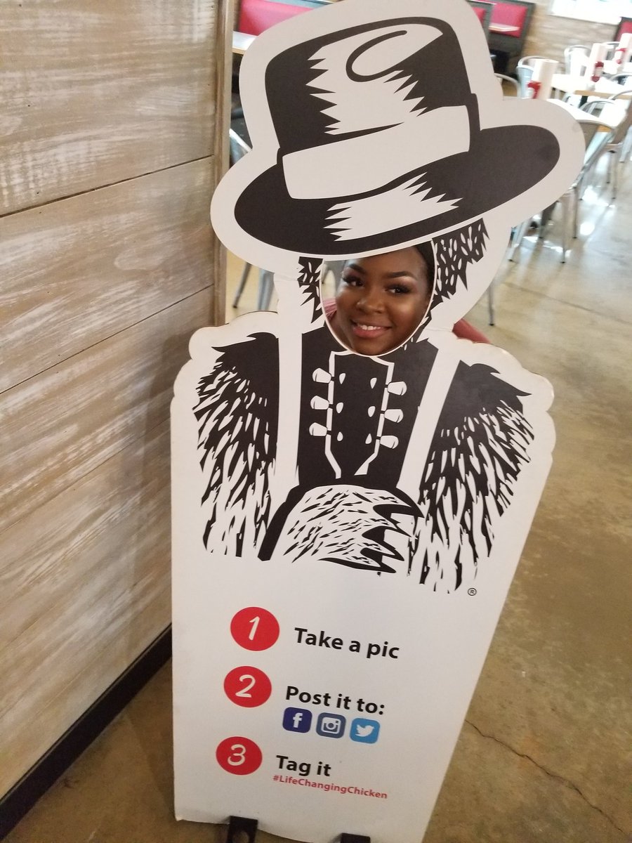 PrettySadidee's tweet photo. #lifechangingchicken https://t.co/dJGBa1cwhs