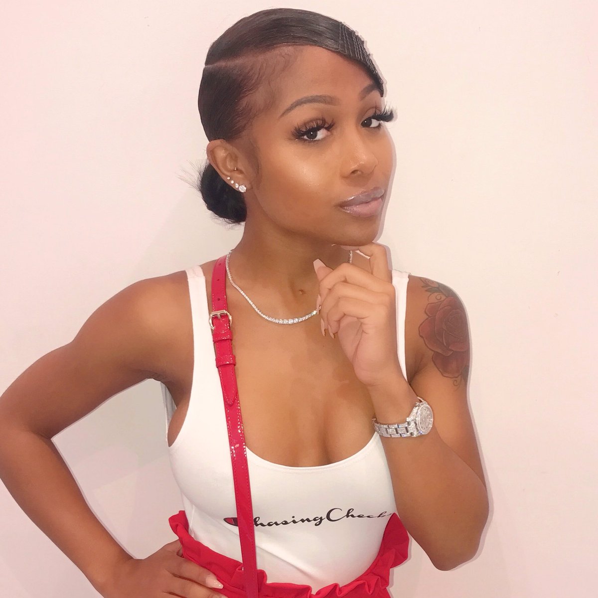 JaydaAyanna's tweet photo. Chasing checks, never chase a 🍆 https://t.co/zqXN1jvGkj