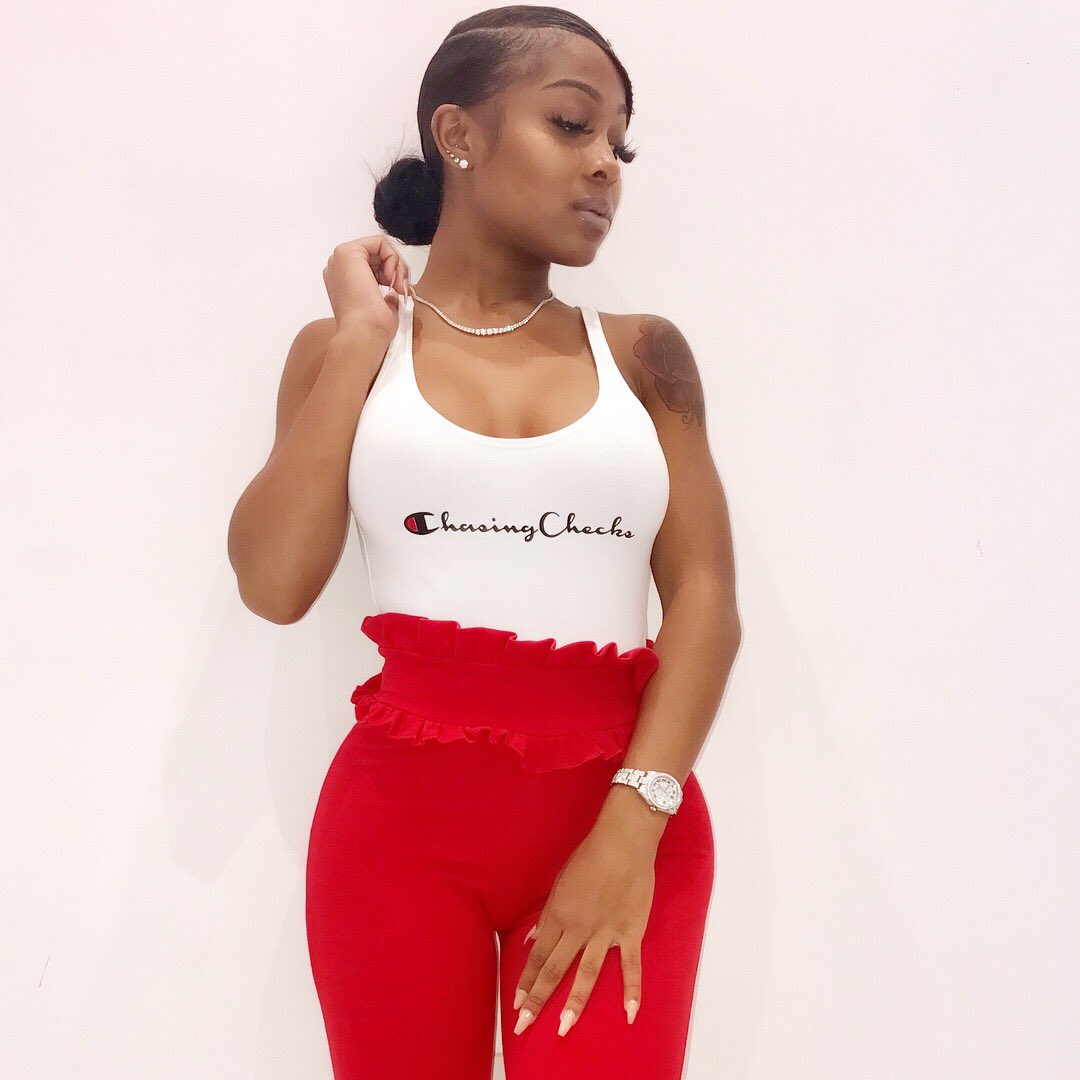 JaydaAyanna's tweet photo. Chasing checks, never chase a 🍆 https://t.co/zqXN1jvGkj