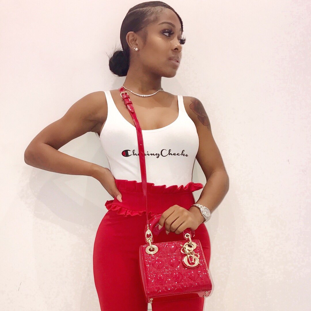 JaydaAyanna's tweet photo. Chasing checks, never chase a 🍆 https://t.co/zqXN1jvGkj