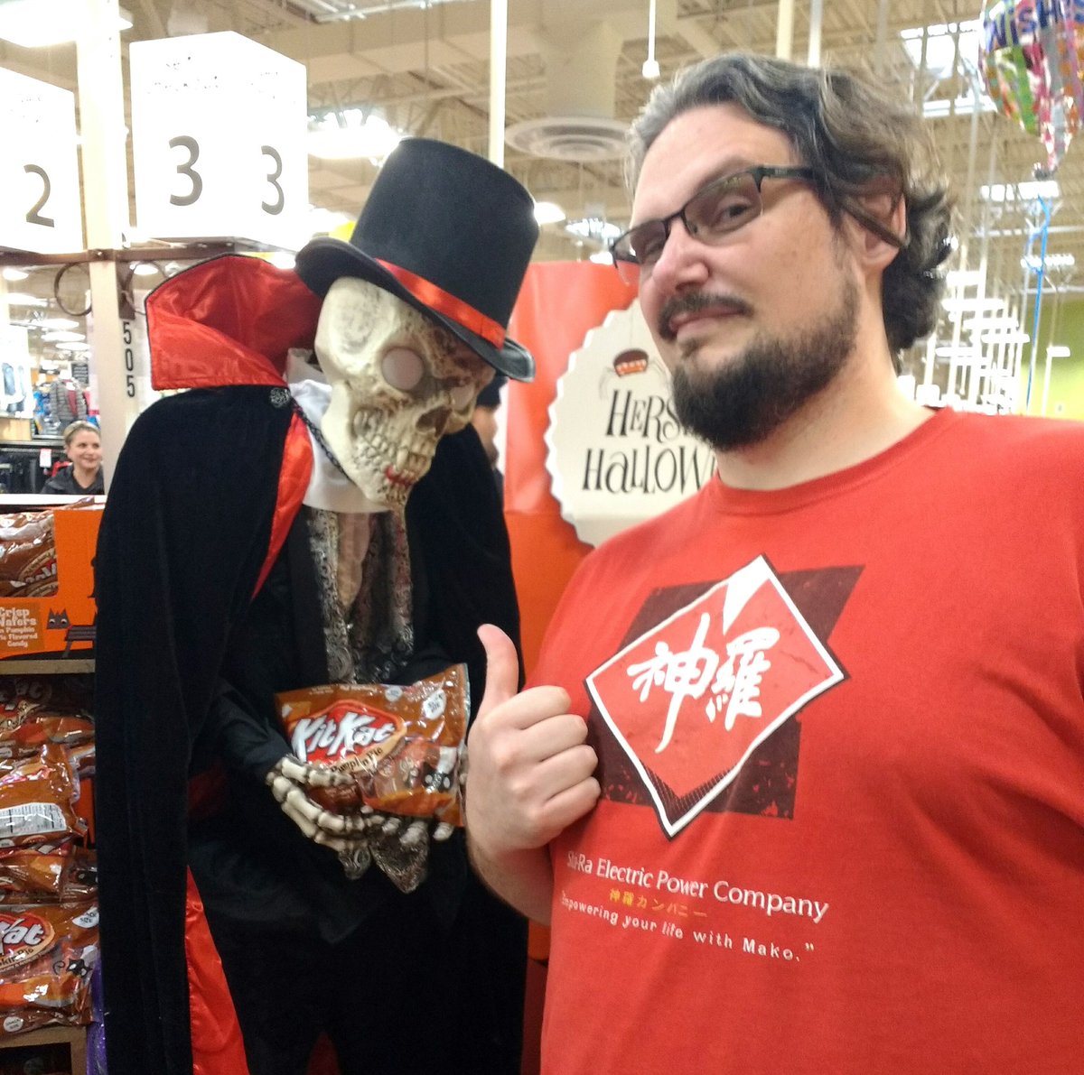 DoomsdaiCupcake's tweet photo. Looks oddly familiar don't you think? @FlamingMonocle @RentAHeroGaming  #grocerystorefun https://t.co/vfqfP23sHE