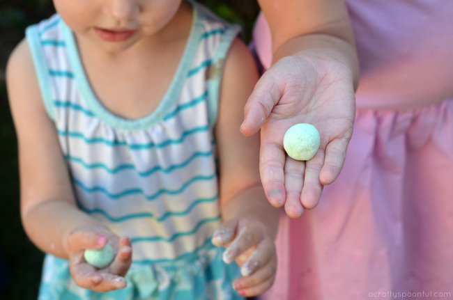 TreasureBoxKids's tweet photo. #Teach your #tot how to make this #DIY bouncy #ball from @acraftyspoonful's article! https://t.co/O16jE87kIu https://t.co/8ADkooWTfa