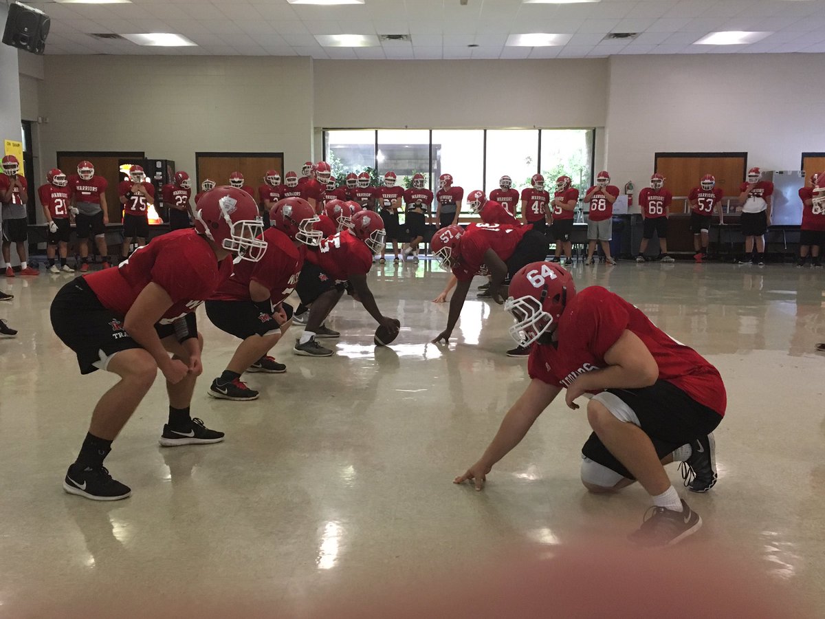 _SMHSFootball's tweet photo. Rain couldn't stop us from getting ready for Episcopal today! #CallOfTheWarrior https://t.co/fCqVex6W8f
