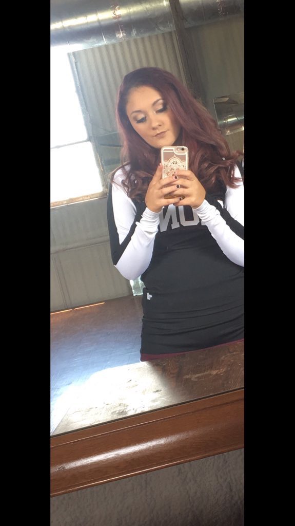 ClassOf2018_EHS's tweet photo. Meet Makenzie Nelson!
Involved in: Varsity cheer, NHS 
Goals: to become a NICU nurse
Fact: She's a Sunday school teacher at her church 🙌🏼 https://t.co/uqpi3Rqrog