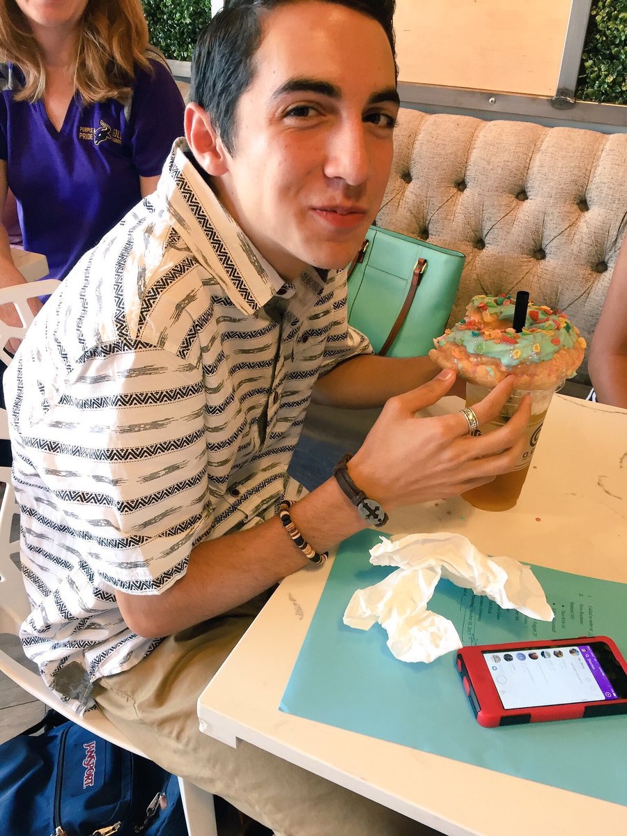DayoFCA's tweet photo. Another " SWEET" hang out session with some great Brahma leaders !!🍰🍩🍦🍬 #CakedLa https://t.co/tmkDmIimqO