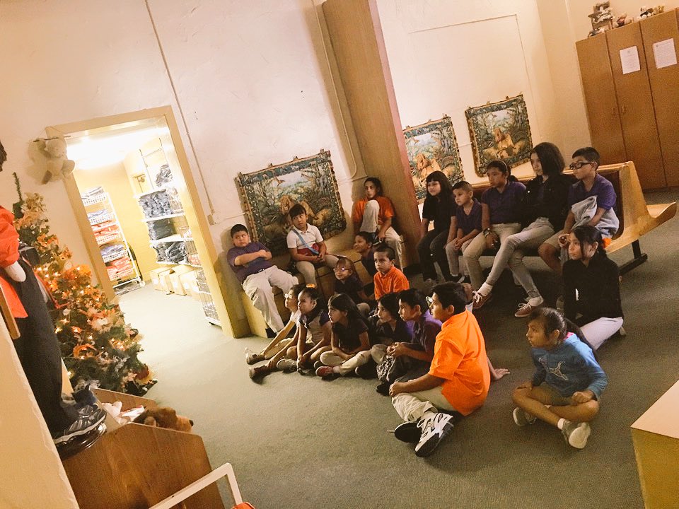 g_ogushi_BNES's tweet photo. Mission Ridge students @AL_ElPaso receiving new uniforms. Thank you for all your help to our students and families! #Team_SISD  #MRE 🦉💞 https://t.co/OzG2dkGsvr
