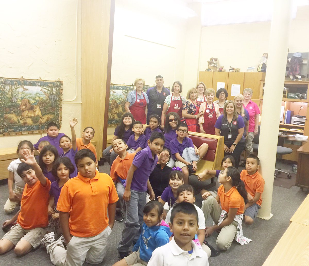 g_ogushi_BNES's tweet photo. Mission Ridge students @AL_ElPaso receiving new uniforms. Thank you for all your help to our students and families! #Team_SISD  #MRE 🦉💞 https://t.co/OzG2dkGsvr