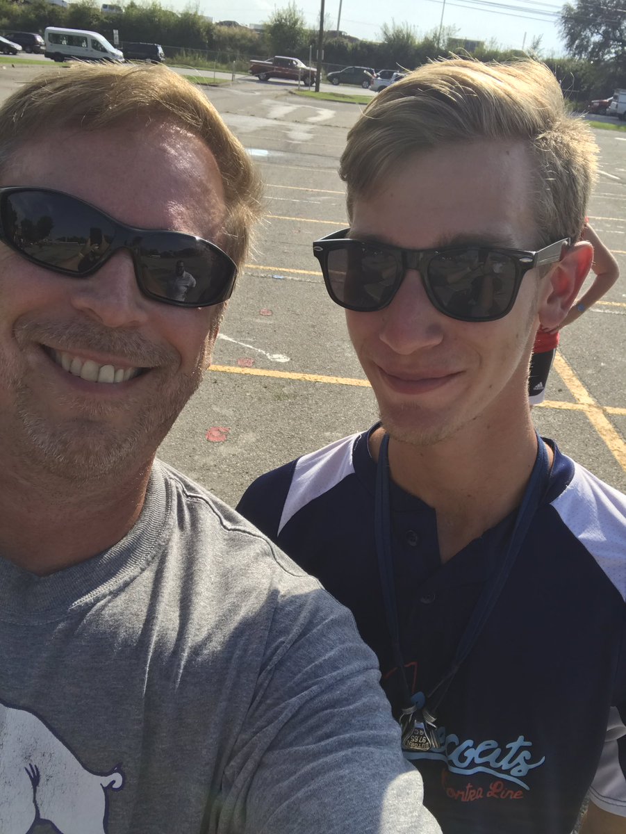 fbenton25's tweet photo. @Bluecoats 92-93 teaching with 16-17 today at @LMHSBand #bleedbloo #violetsea https://t.co/i6VwXj4o03