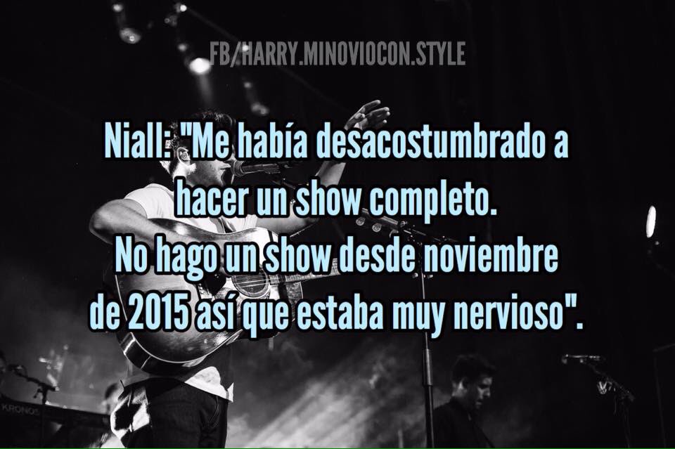Official1DMex's tweet photo. Justo en el "Premios Telehit 2015" 💔 https://t.co/ncun0tUkY4