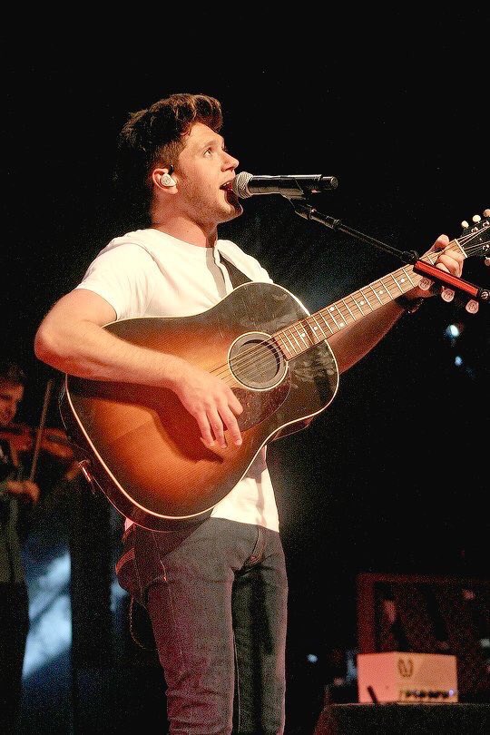 8/29 無事に #FlickerSessionsDublin が終了しました🙌
ステージでのNiall🎤