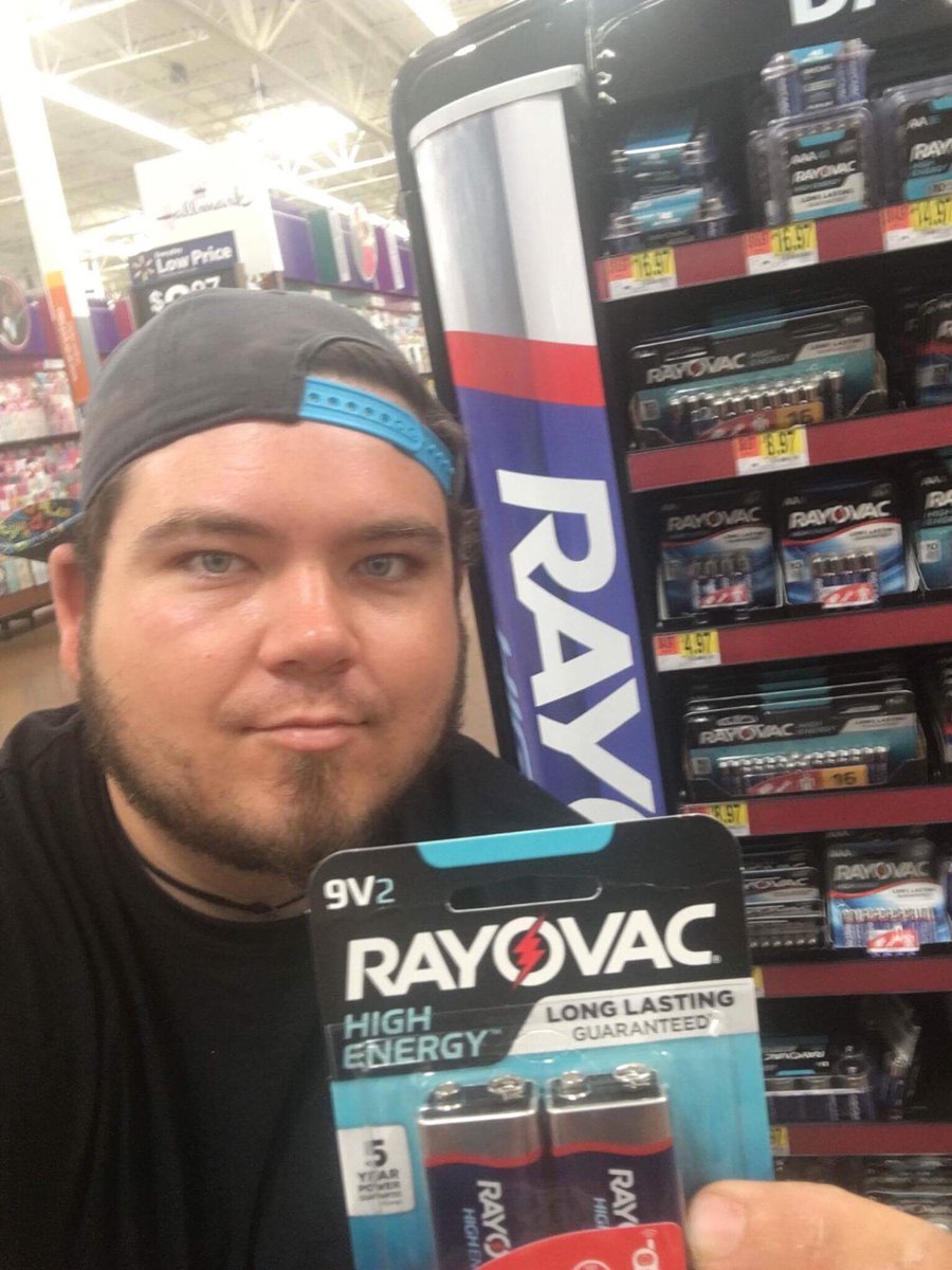 7thpeggroup's tweet photo. #TheStruggleIsReal 🎶🎸🎤he had to pack extra @rayovac #batteries 🔋for the trip @ClayShelburn #Funktry #UKTour #ontour #WalmartRockStar ✈️ https://t.co/K9jnrRGsxZ