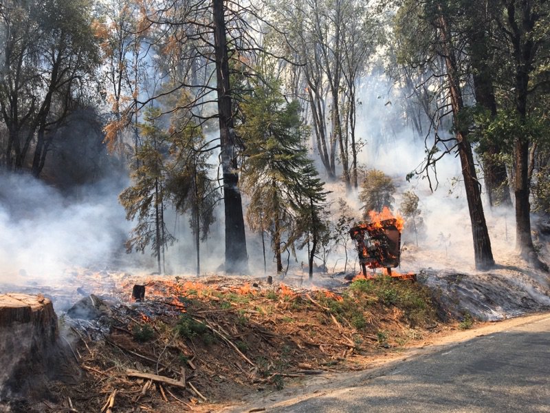 YosemiteNPS's tweet photo. Hwy 41 is closed from Oakhurst to Wawona. There is no access to Yosemite along Hwy 41 due to the Railroad Fire. Photos USFS. https://t.co/iCgk4389cL