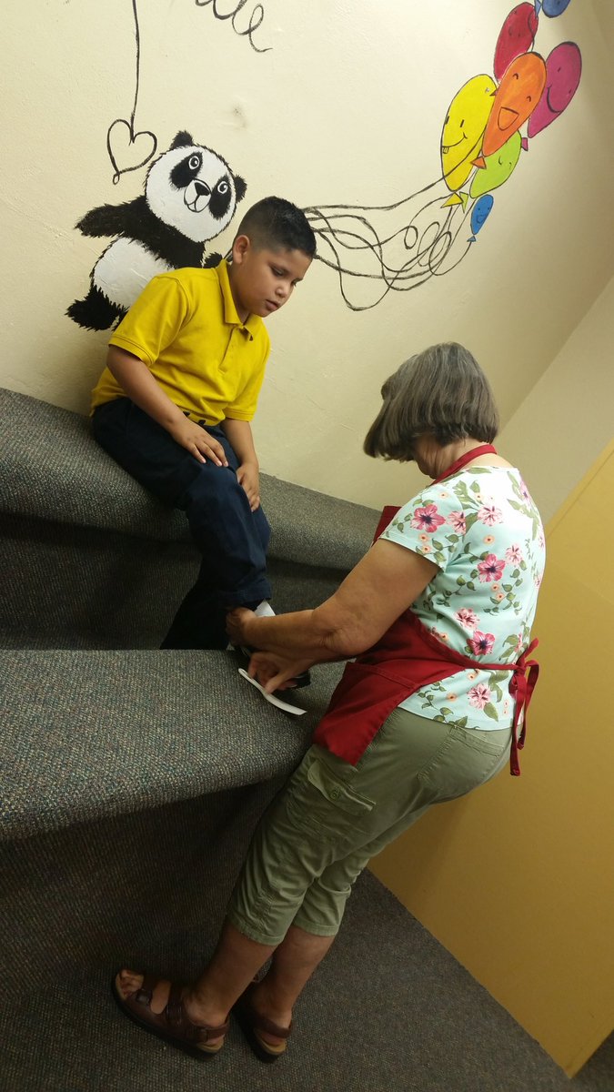 Alopez_JHS's tweet photo. Thank you Assistance League for your generosity and helping Hambric look their best! 😊👖👕👟 you are amazing! #TeamSISD @AL_ElPaso https://t.co/Fuo0DM1tJ2