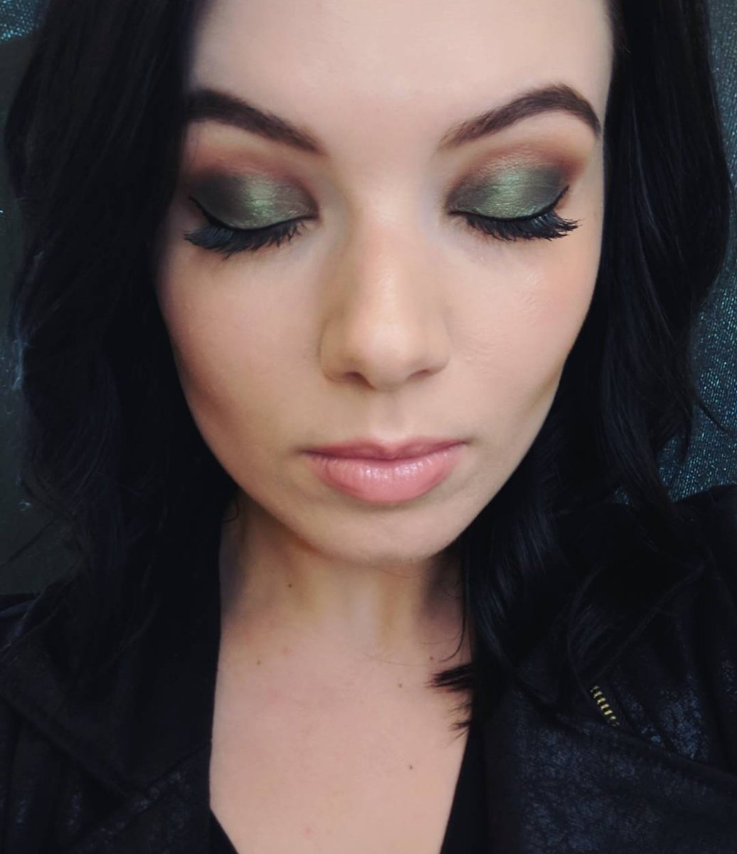 the_emkat's tweet photo. Introducing Weekly Makeup Looks on #theemmakat 
https://t.co/5KuNEpCIC4
https://t.co/5KuNEpCIC4 #beautyblog #mua #glam https://t.co/gimEv9uRrK