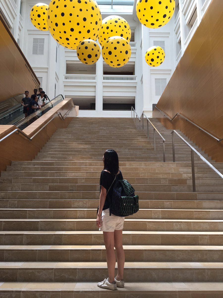 yulingdesigns's tweet photo. Keep looking up. #singapore #nationalgallery #art #yayoikusama #travel #stayinspired #worldofyuling https://t.co/9bkoVBopLy