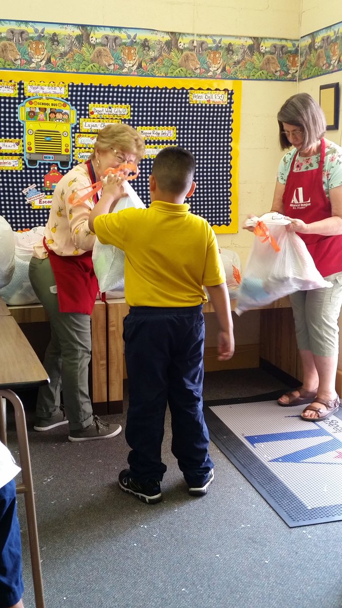 Alopez_JHS's tweet photo. Thank you Assistance League for your generosity and helping Hambric look their best! 😊👖👕👟 you are amazing! #TeamSISD @AL_ElPaso https://t.co/Fuo0DM1tJ2