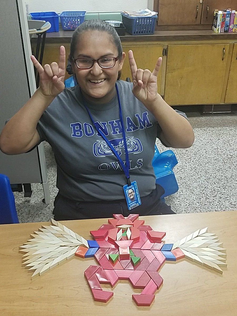 NextMrsAdcock's tweet photo. Future artists in Mrs.Chandlers room using what we learned in art! What do you think it is ?  #shapes #colors @mrsjsmith_art @BonhamOwls https://t.co/2AmikIgVe1